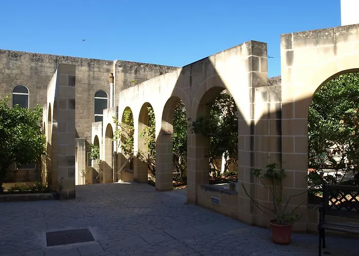 Rivotorto Retreat House 비르키르카라